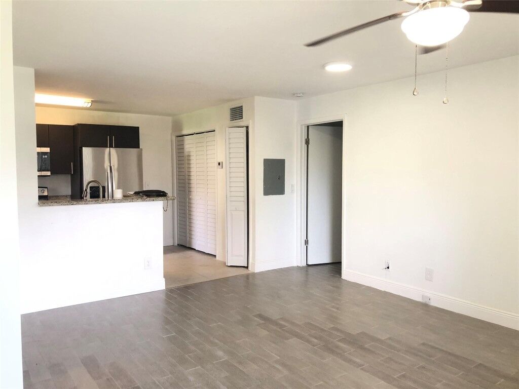 Property Photo:  3959 NW 87th Avenue  FL 33351 