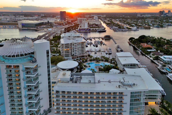 Property Photo:  2241 SE 17th Street Ph2  FL 33316 