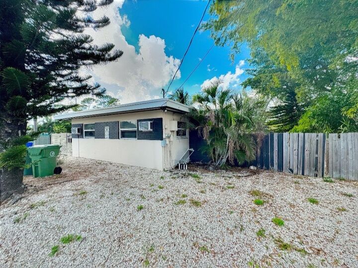Property Photo:  1219 NE 5th Terrace  FL 33304 