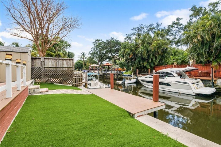 Property Photo:  922 Orange Isle  FL 33315 