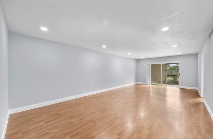 Property Photo: 6100 S Falls Circle Drive 204 FL 33319