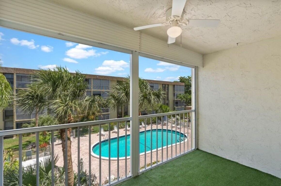 Property Photo: 367 S Federal Highway FL 33441