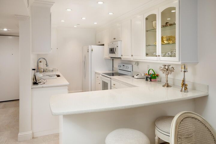 Property Photo:  101 2nd Street 2  CA 94022 