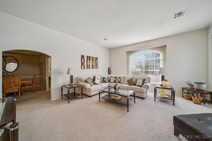 Property Photo: 6607 Silver Oak Terrace W OK 74107