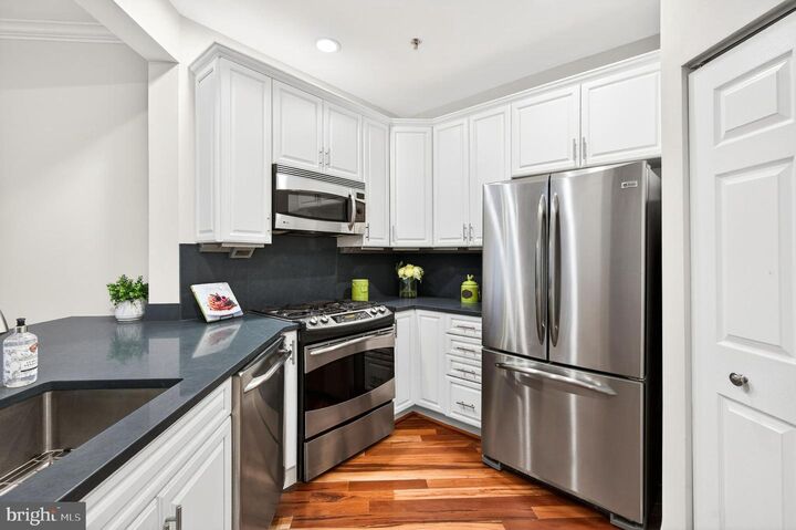 Property Photo:  1320 N Wayne Street 102  VA 22201 