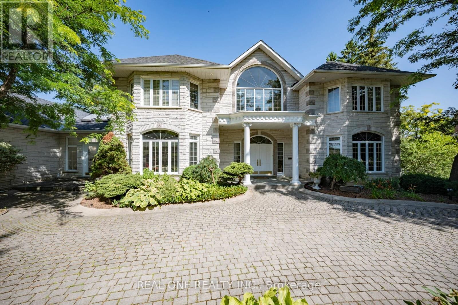 Property Photo: 14 Alm Court ON L4G 6W7