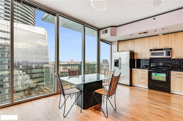 Property Photo:  3324 Peachtree Road NE 2515  GA 30326 