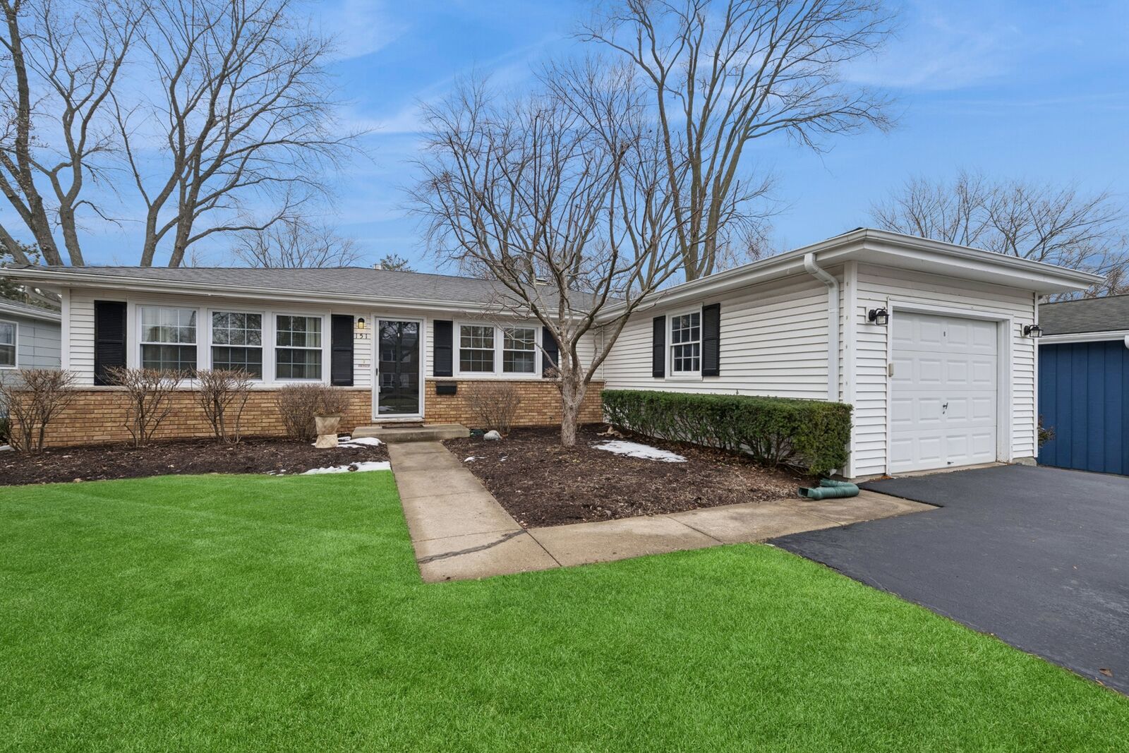 Property Photo: 151 Walton Street IL 60010