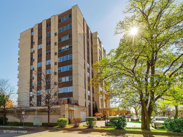 Property Photo:  141 N La Grange Road 1006  IL 60525 