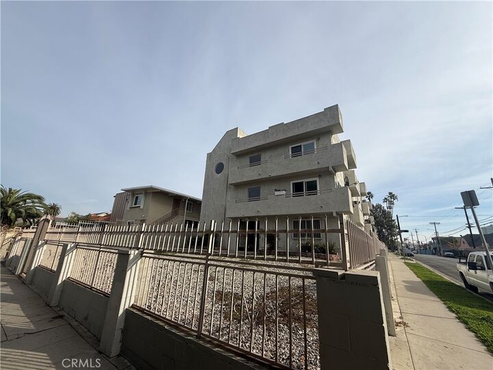 Property Photo:  400 N Hobart Boulevard 301  CA 90004 
