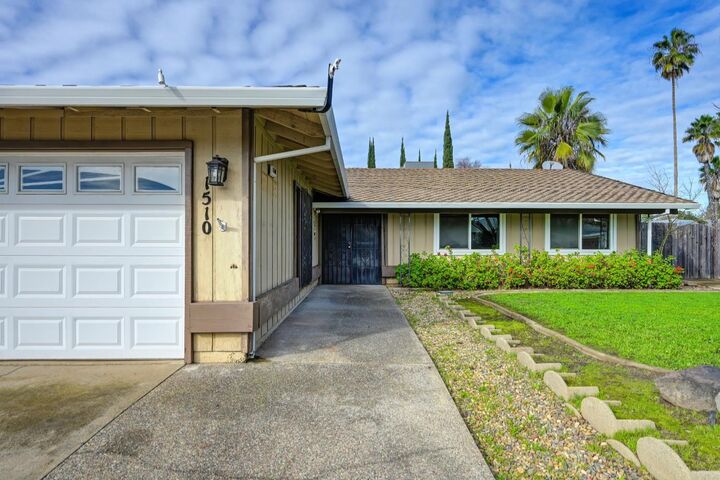 Property Photo:  1510 Crestmont Avenue  CA 95661 