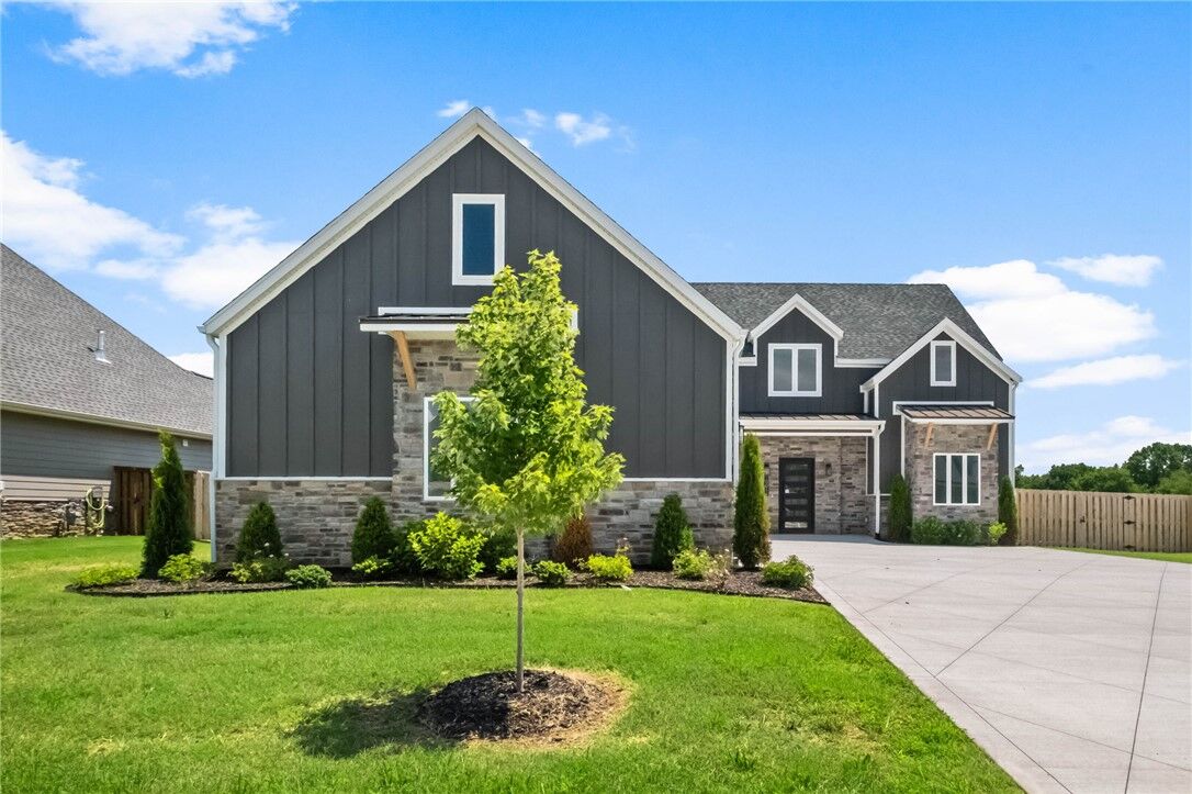 Property Photo:  891 Greenhorn Street  AR 72712 