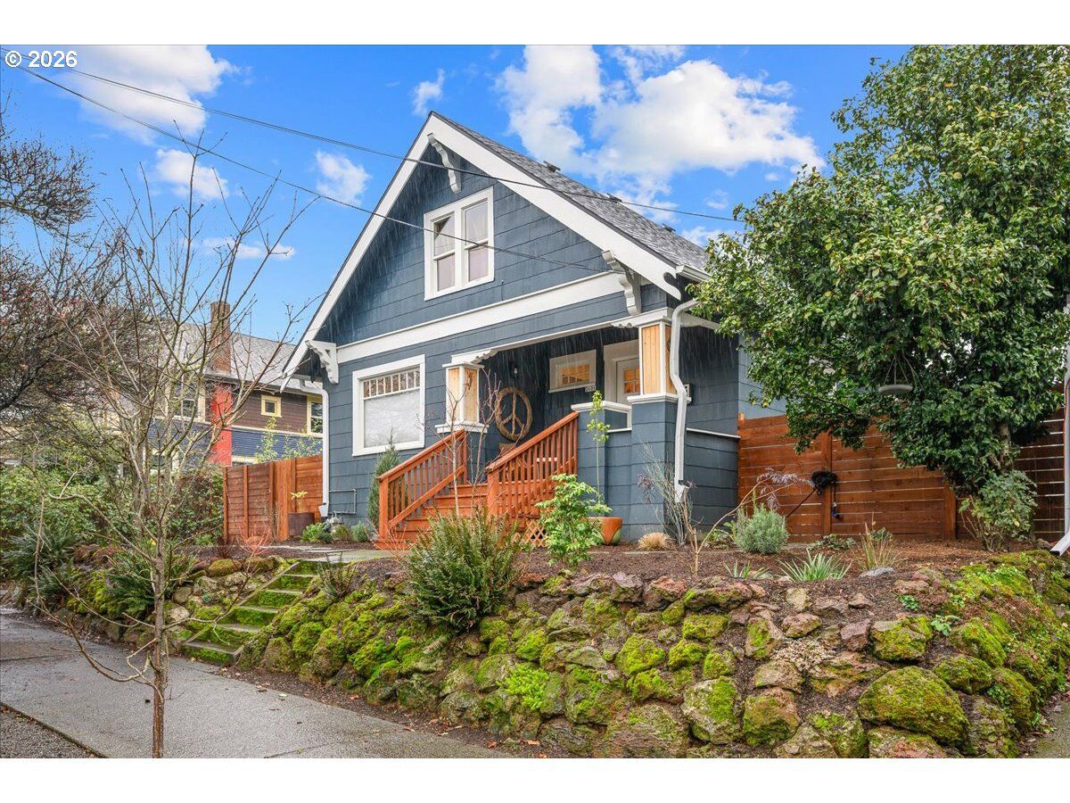 Property Photo: 2606 SE 49th Ave OR 97206