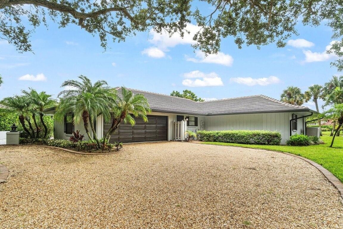 Property Photo:  10158 SE Acorn Way  FL 33469 