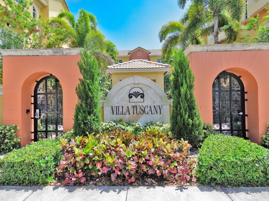 Property Photo:  500 SE 7th Street 105  FL 33301 