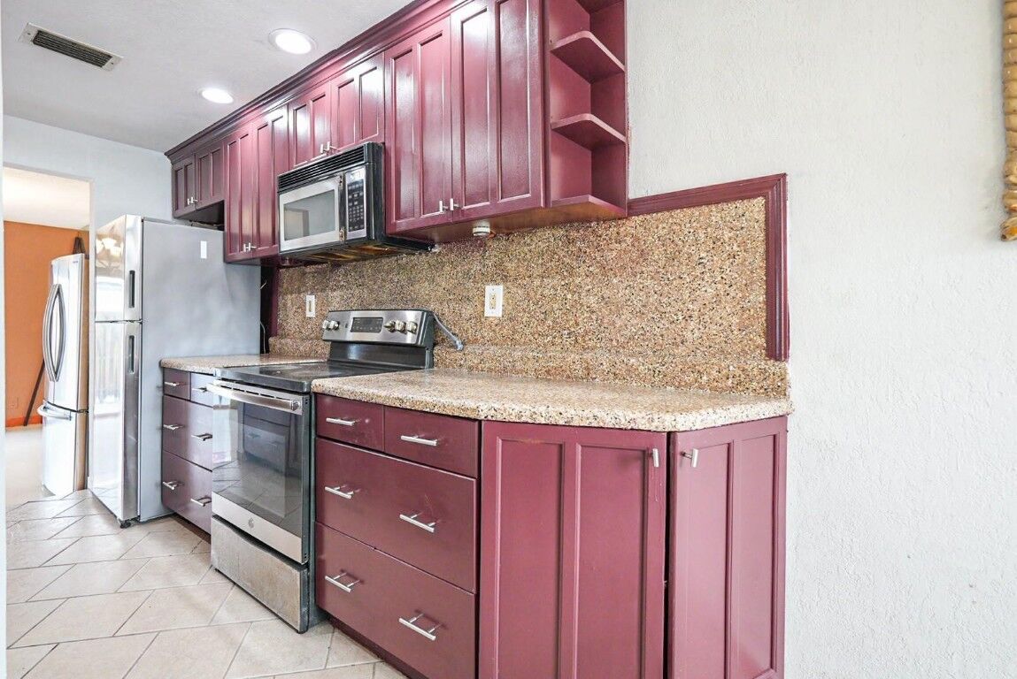 Property Photo:  8226 NW 8th Street  FL 33324 