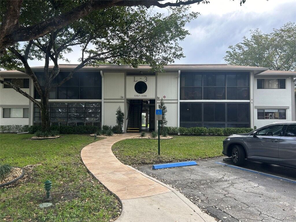 Property Photo:  10875 W Clairmont Circle 111  FL 33321 