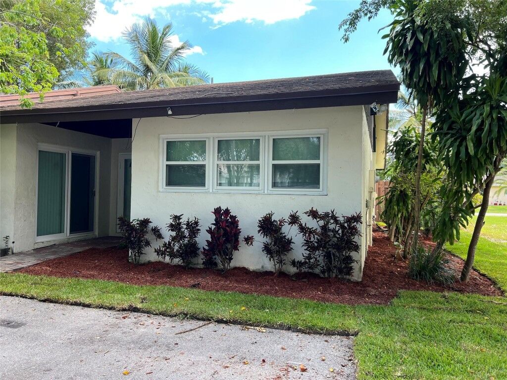 Property Photo:  4404 Treasure Cove Drive  FL 33312 