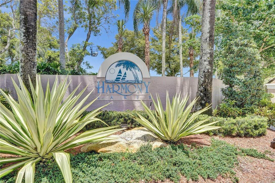 Property Photo:  11002 N Harmony Lake Circle 11002  FL 33324 