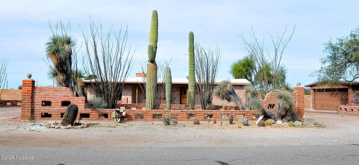 Property Photo:  5625 N Genematas Drive  AZ 85704 
