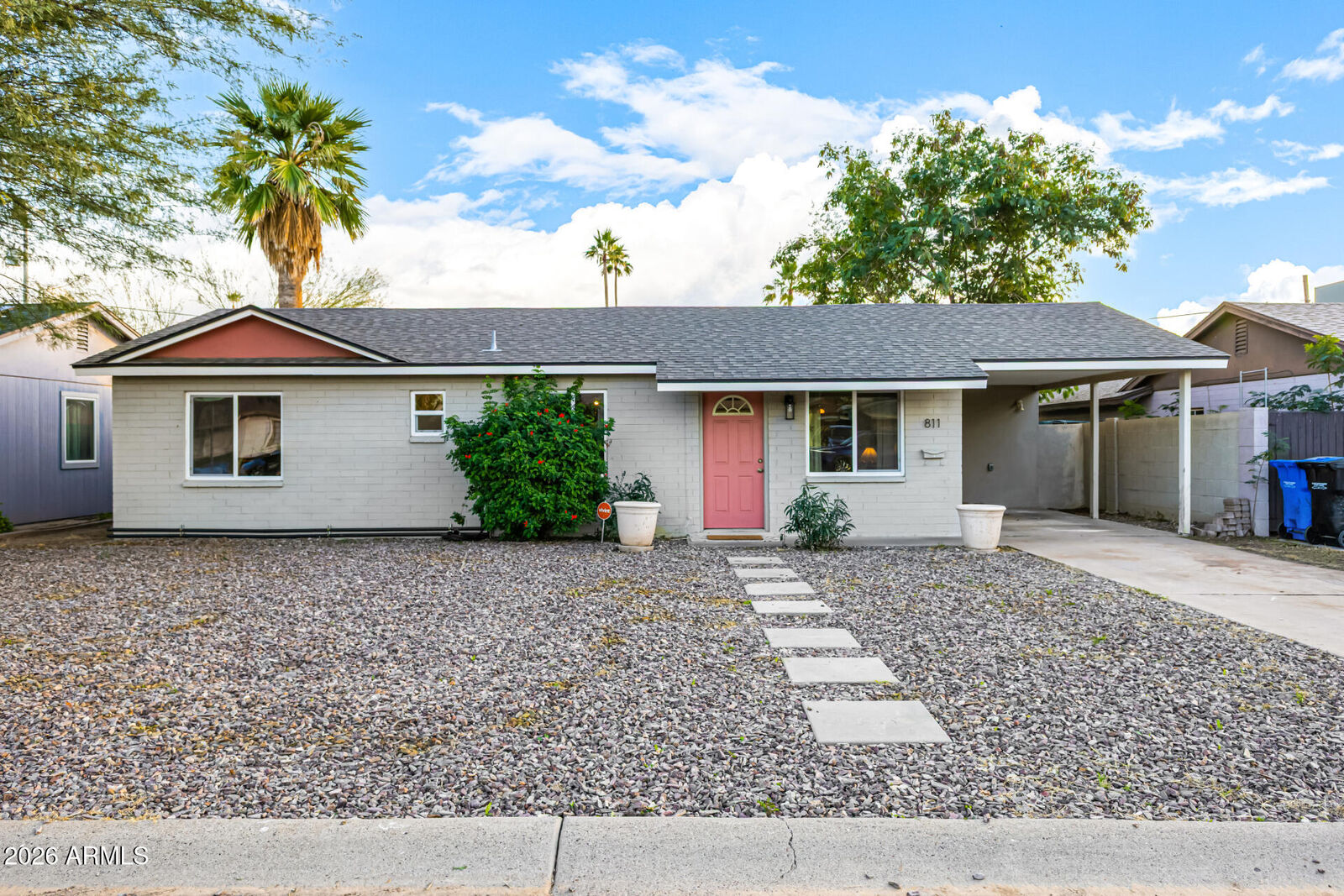 Property Photo:  811 E El Caminito Drive  AZ 85020 