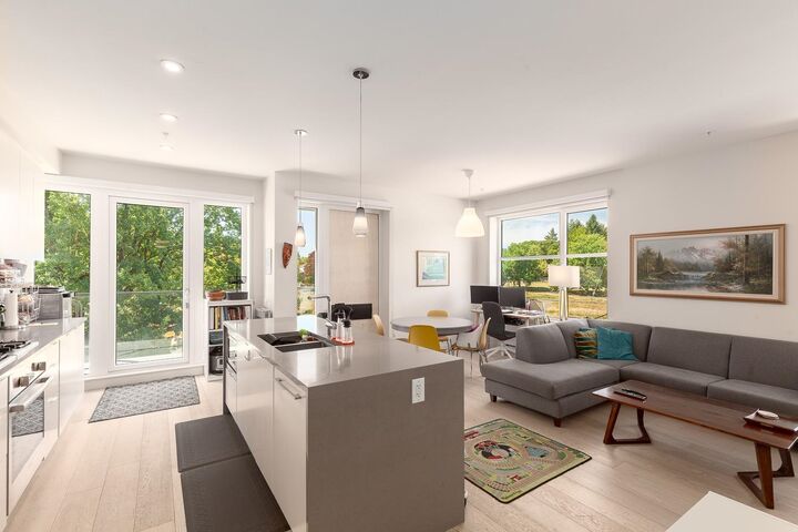 Property Photo:  108 E 35th Avenue 301  BC V5W 1A6 