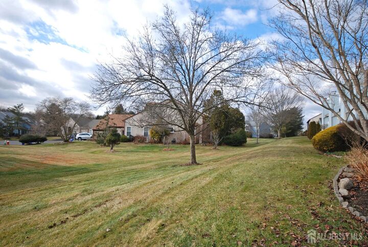 Property Photo:  5 Cambridge Drive D  NJ 08831 