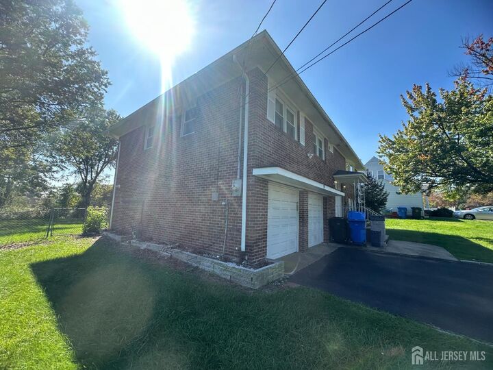 Property Photo:  9 Holly Road  NJ 08830 