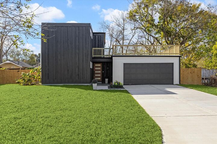 Property Photo:  212 N Forrest Avenue  TX 77571 