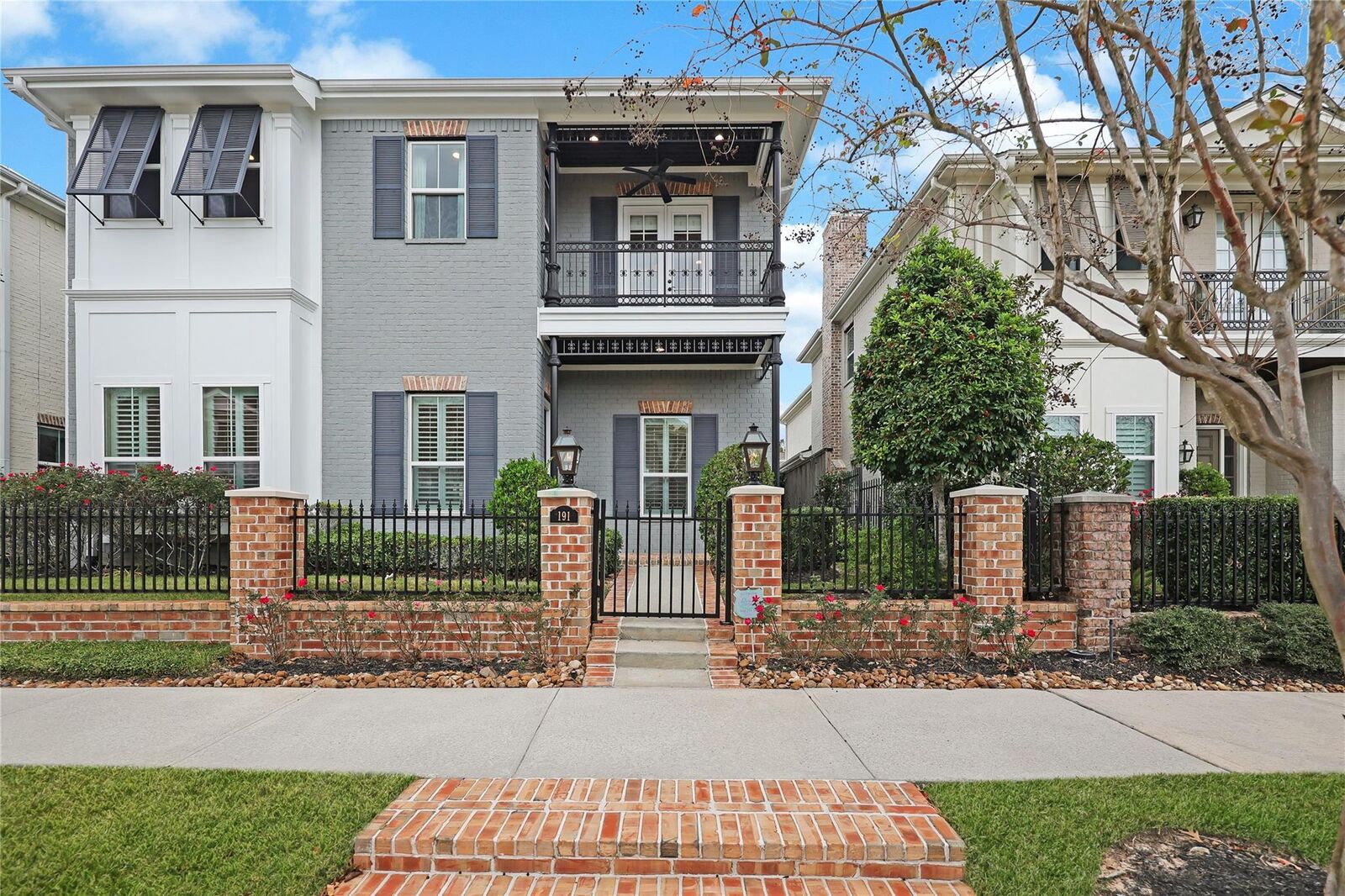 Property Photo:  191 McGoey Circle  TX 77384 