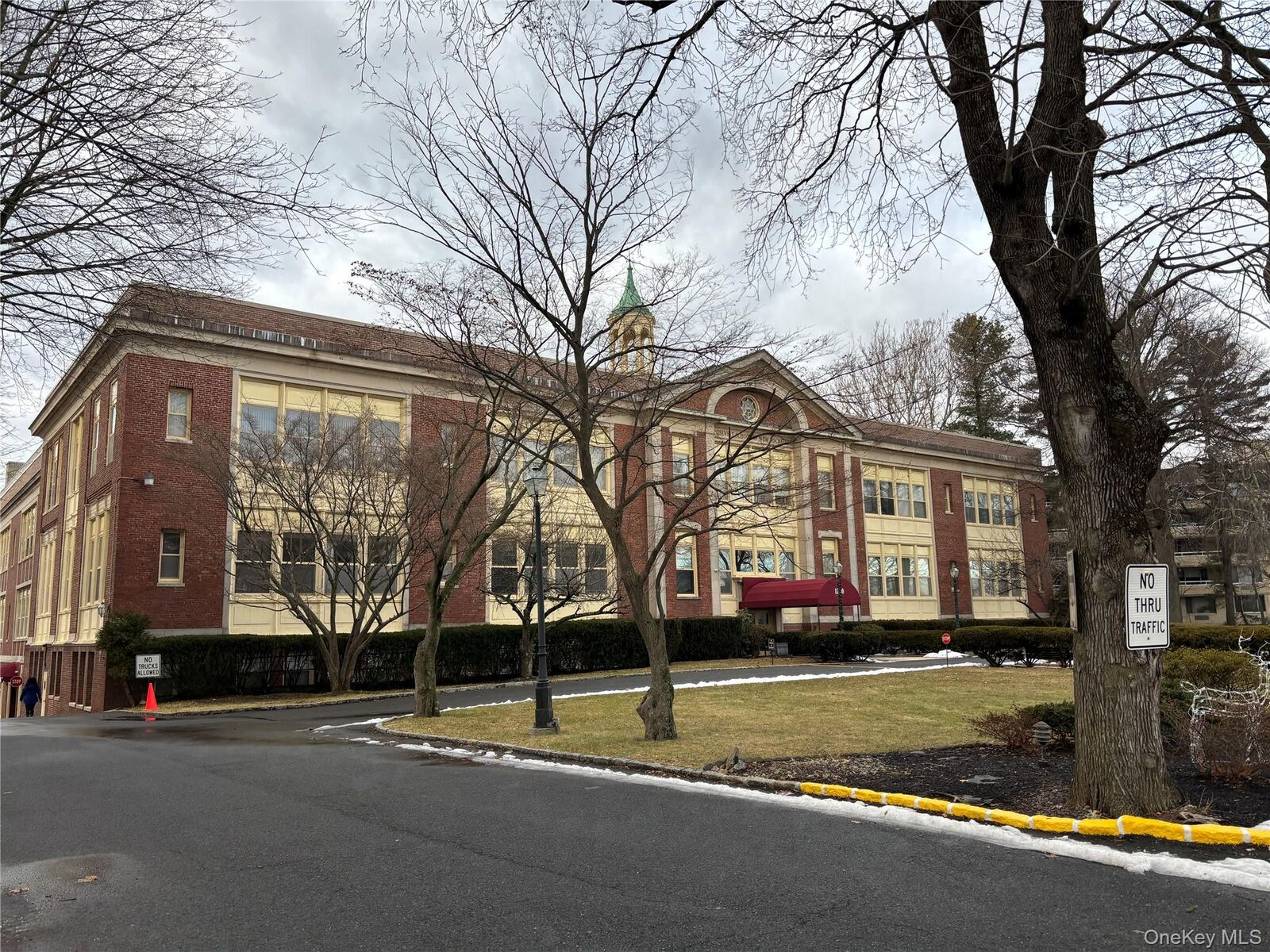 Property Photo:  1250 North Avenue 115  NY 10804 