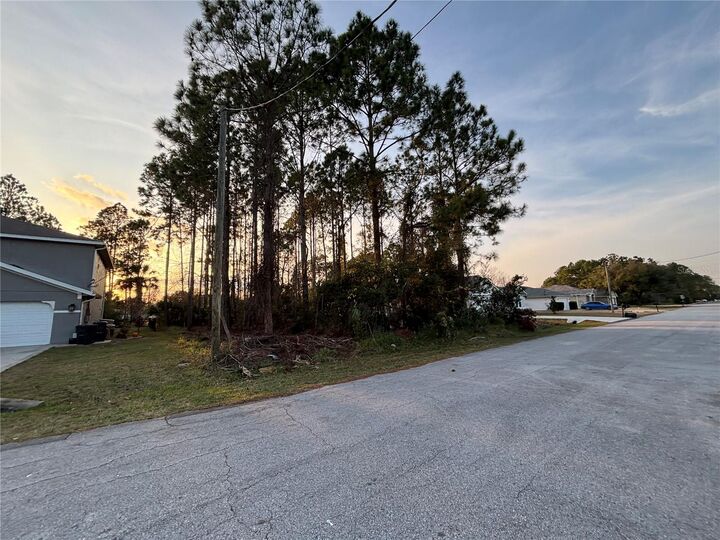 Property Photo: 8 Lindberg Place FL 32137