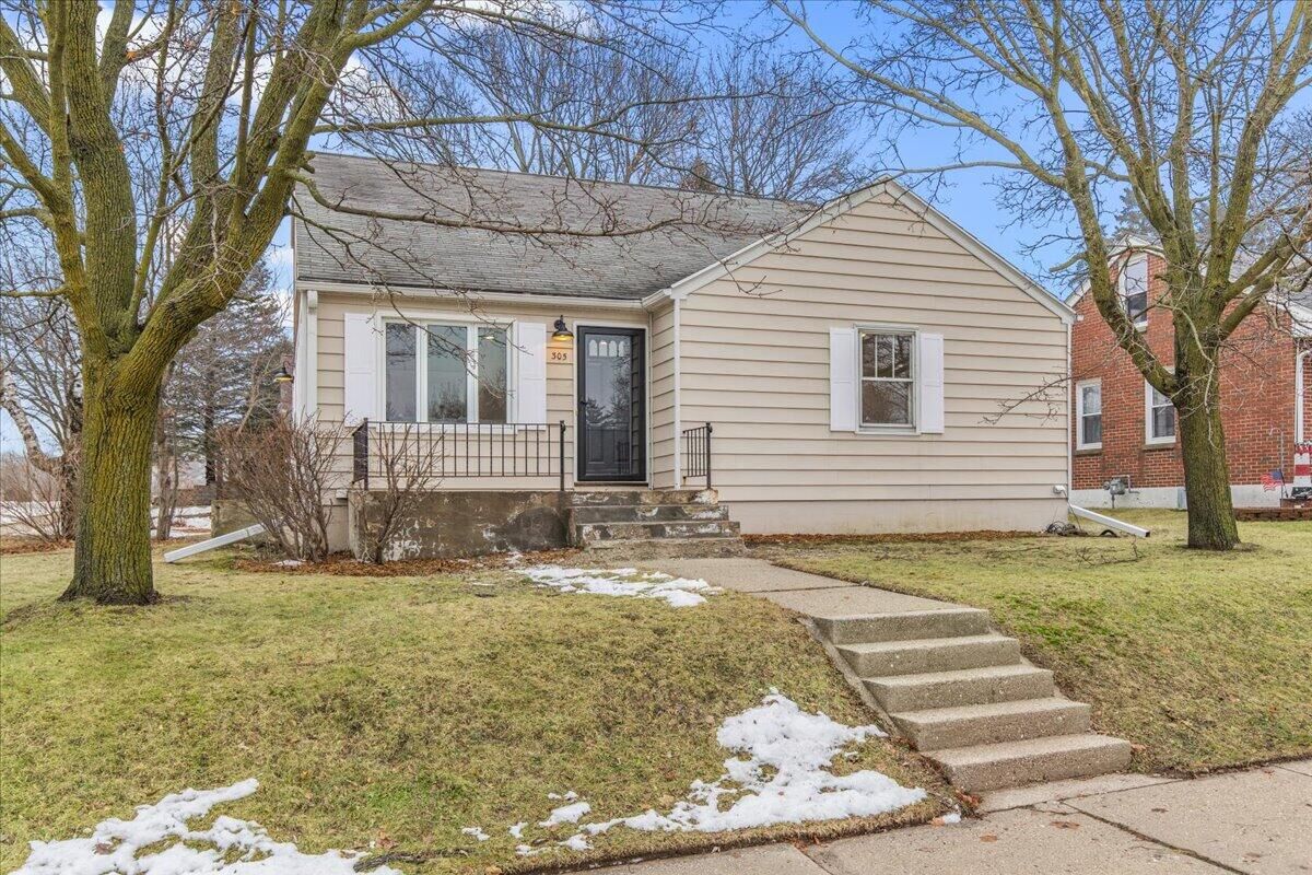 Property Photo: 305 S Silverbrook Dr WI 53095