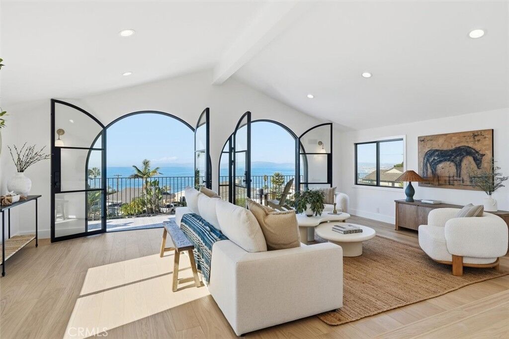 Property Photo:  406 Via Mesa Grande  CA 90277 