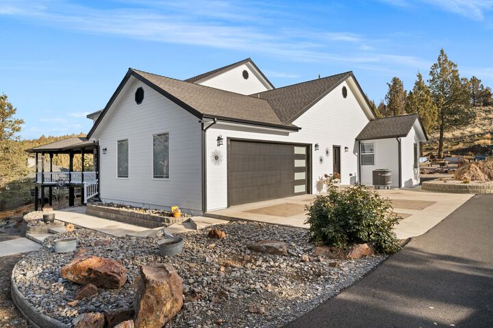 Property Photo:  750 NE Wyoming Drive  OR 97754 