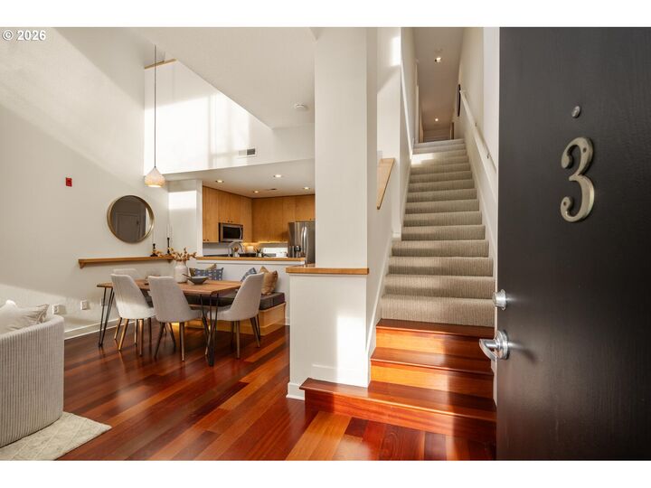 Property Photo:  2327 NW Northrup St 3  OR 97210 