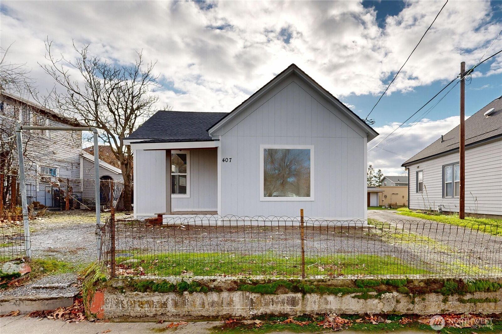 Property Photo: 407 W Pine Street WA 99362
