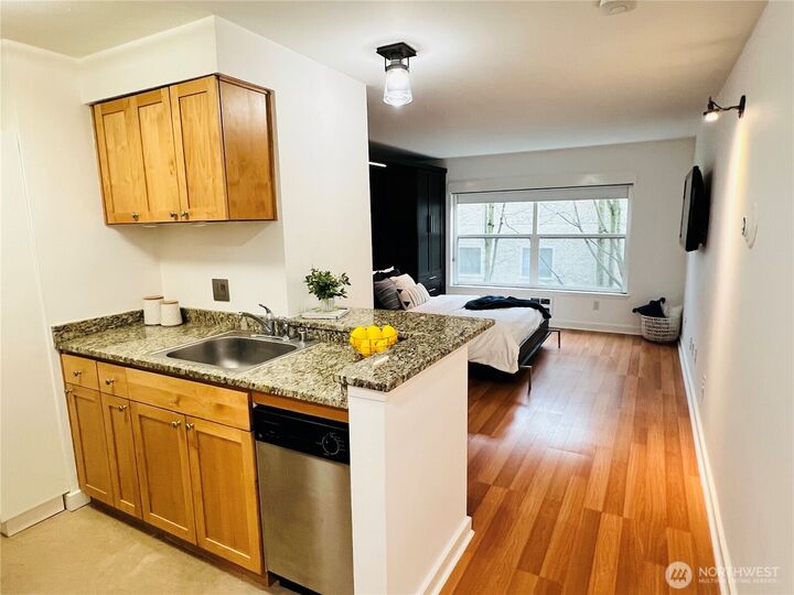 Property Photo:  7600  Greenwood Avenue N 206  WA 98103 