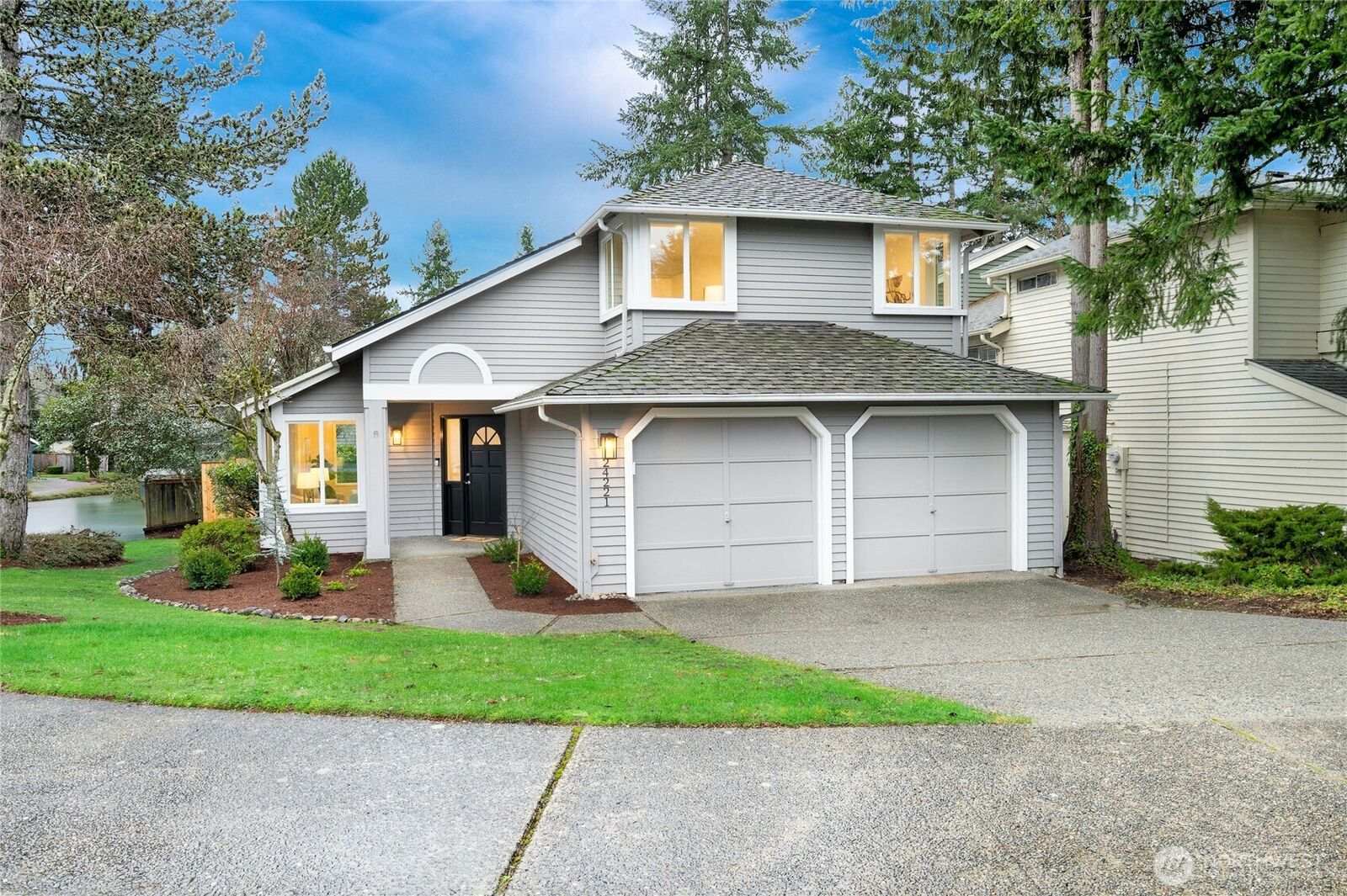 Property Photo:  24221 SE 38th Place  WA 98029 