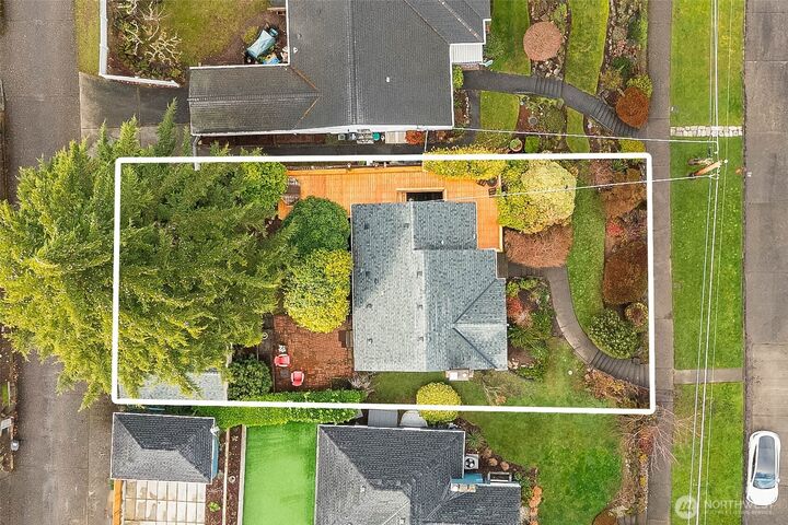 Property Photo:  1947  34th Avenue W  WA 98199 