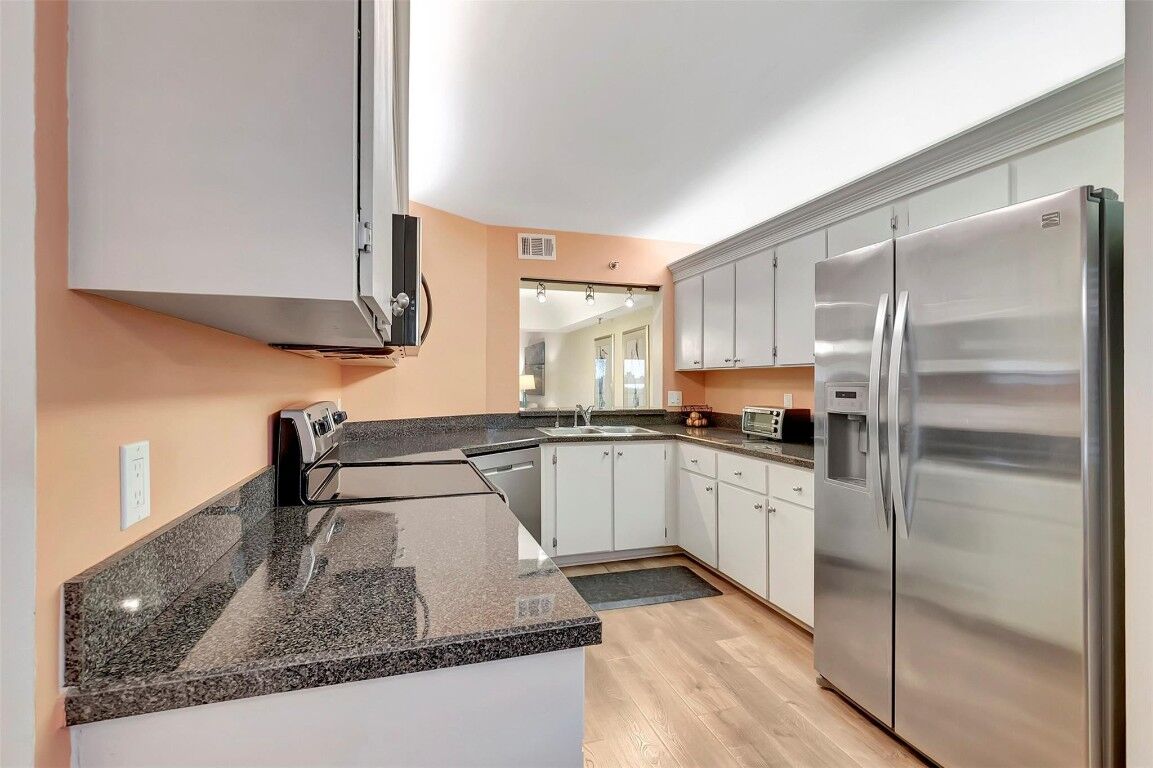 Property Photo:  9170 SW 14th Street 4201  FL 33428 