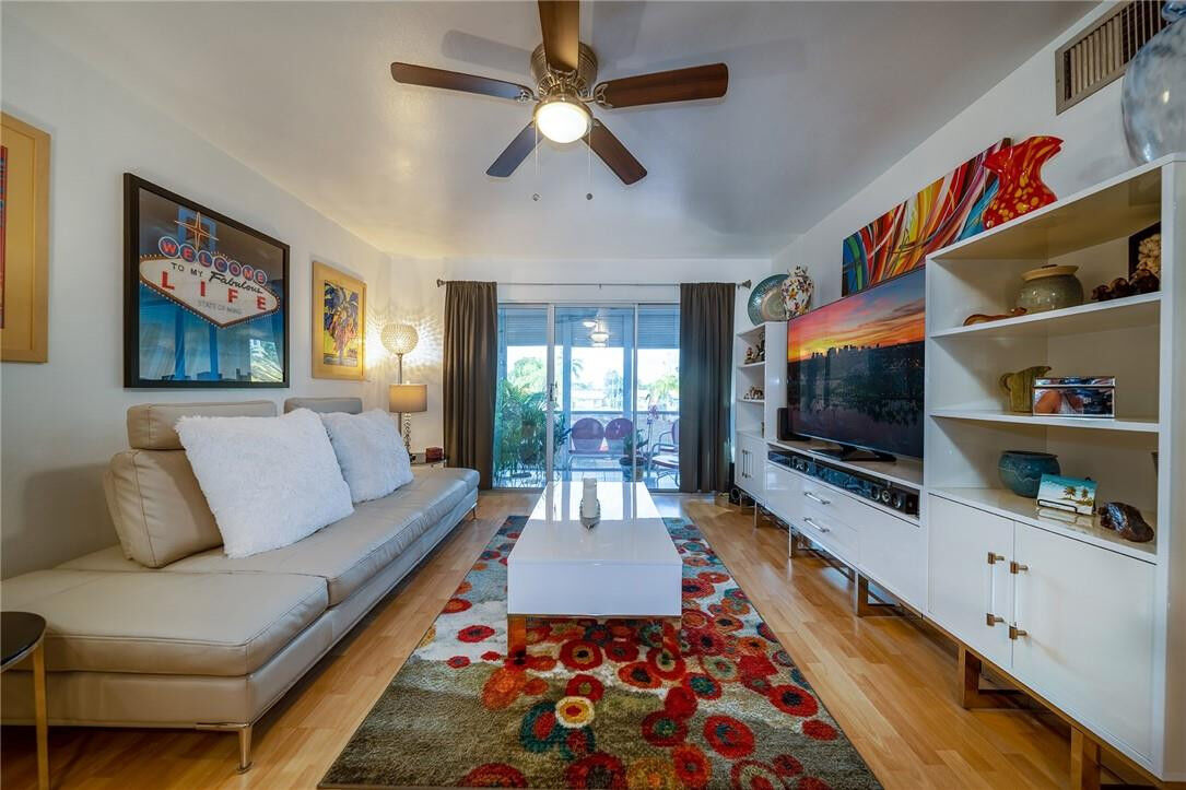 Property Photo: 3000 NE 16th Avenue 207 FL 33334