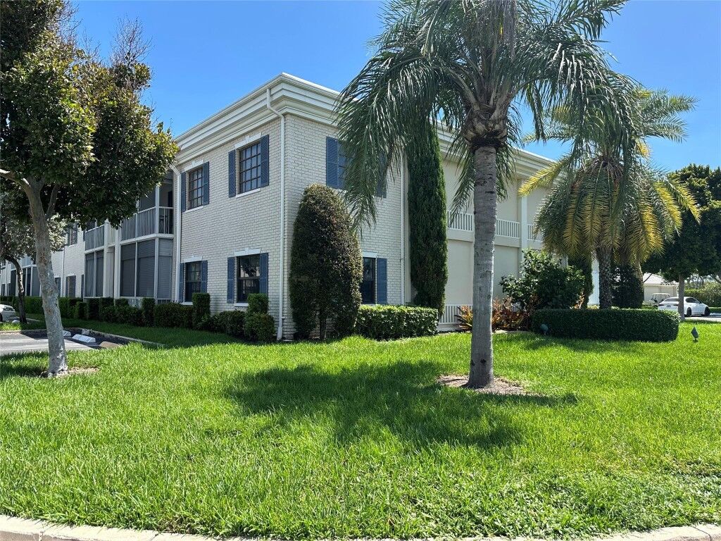 Property Photo:  140 Cypress Club Drive 401  FL 33060 