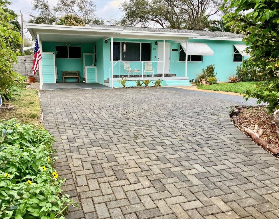 Property Photo:  211 NW 1st Avenue  FL 33435 