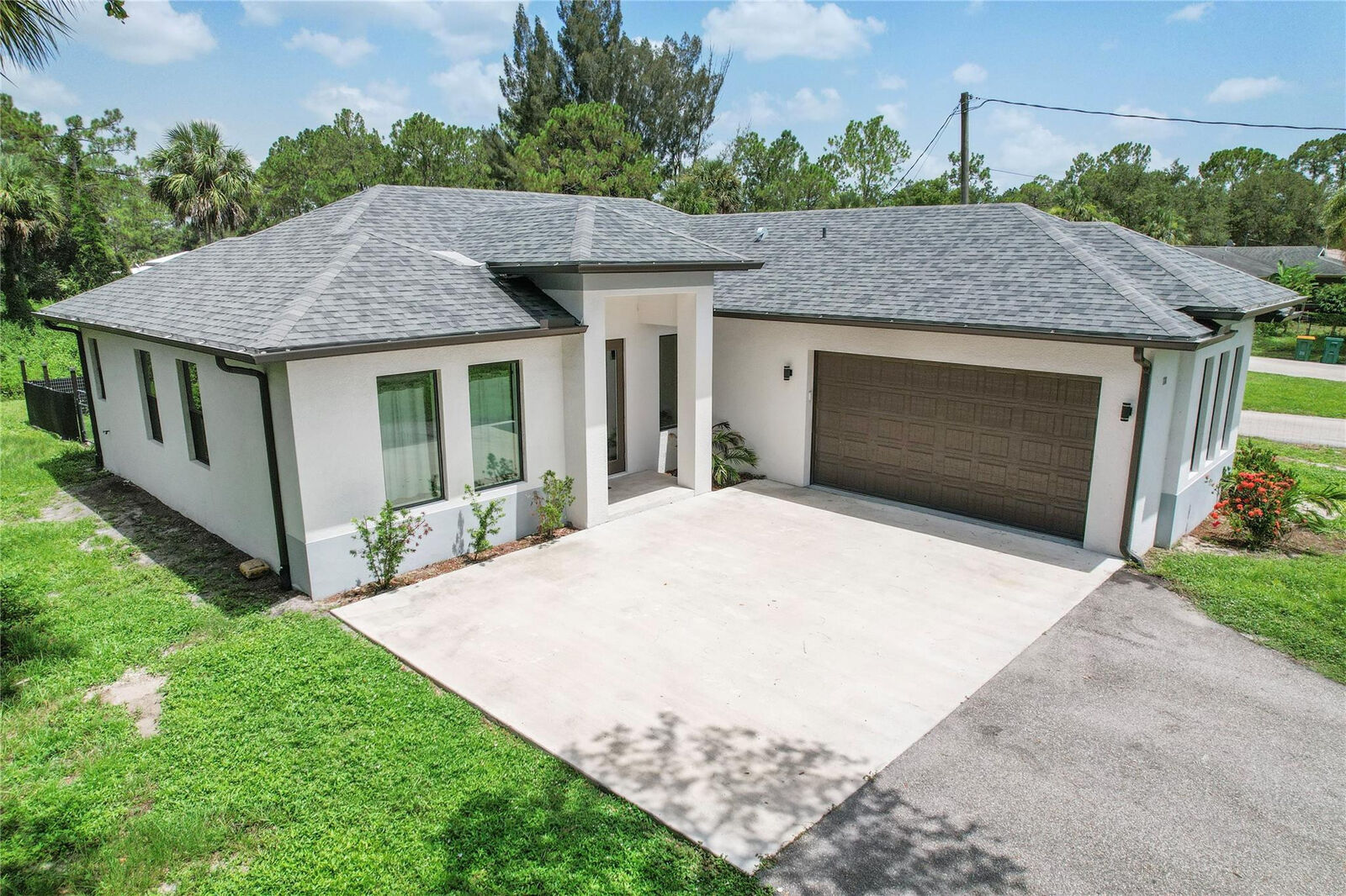 Property Photo:  118 12th Street  FL 34117 