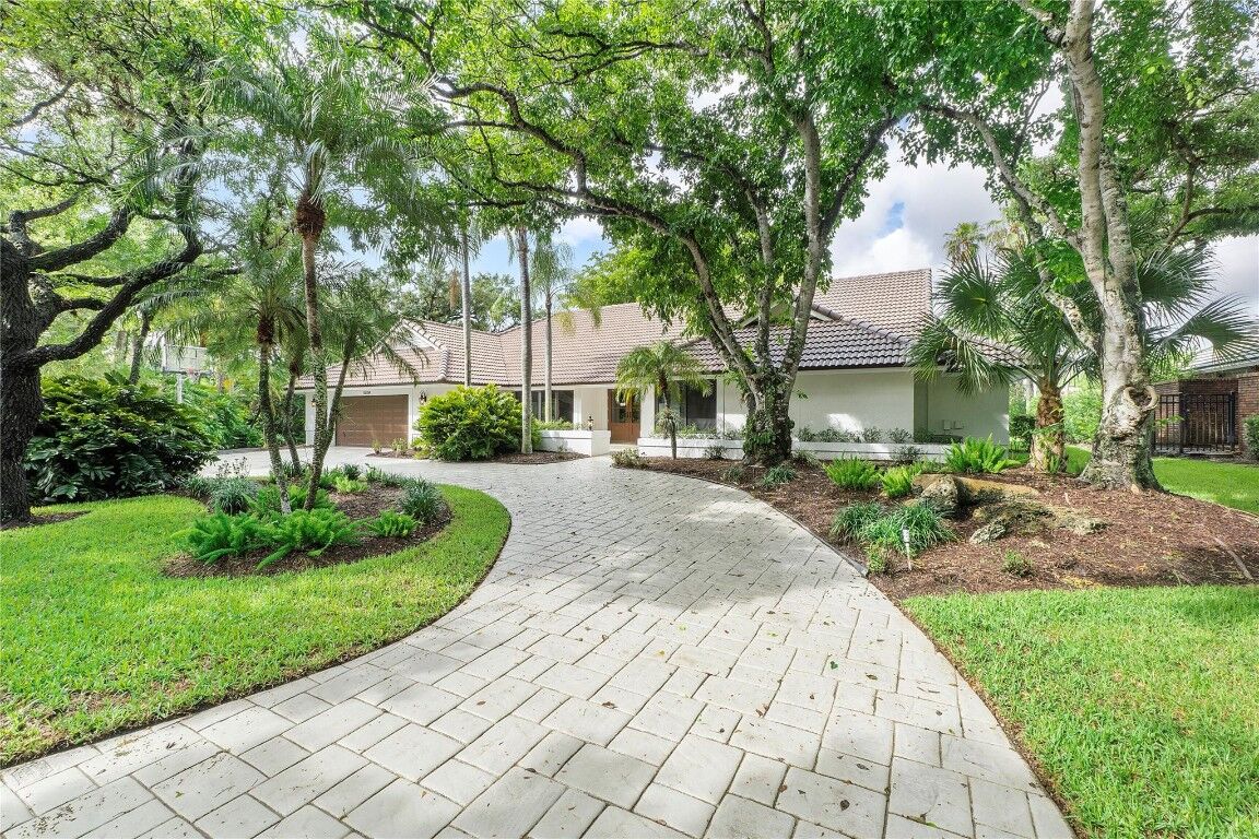 Property Photo:  10204 Vestal Court  FL 33071 