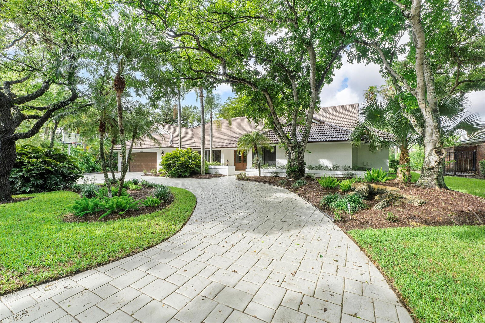 Property Photo:  10204 Vestal Court  FL 33071 