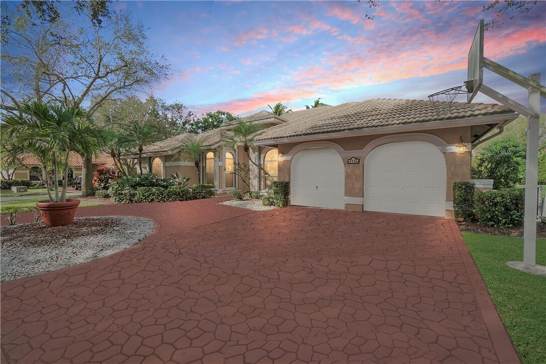 Property Photo:  2146 Warwick Hills Way  FL 33071 