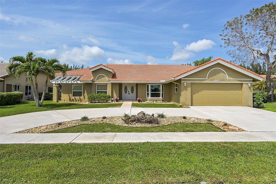 Property Photo: 11760 Island Lakes Lane FL 33498
