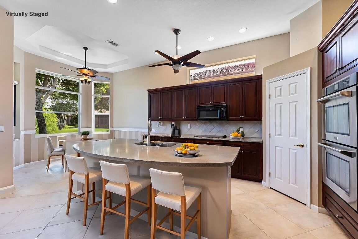 Property Photo:  1914 Via Castello  FL 33411 